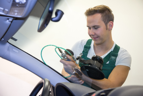 windshield chip repair shop in Toronto